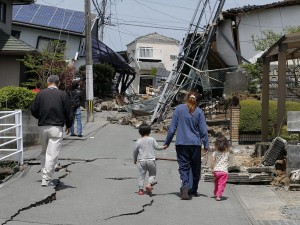 20160416040000_descartan-tsunami-tras-terremoto